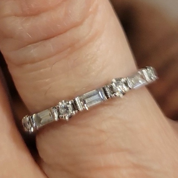 Neil Lane ring 14k Diamond wedding band 6.75 - Picture 5 of 7